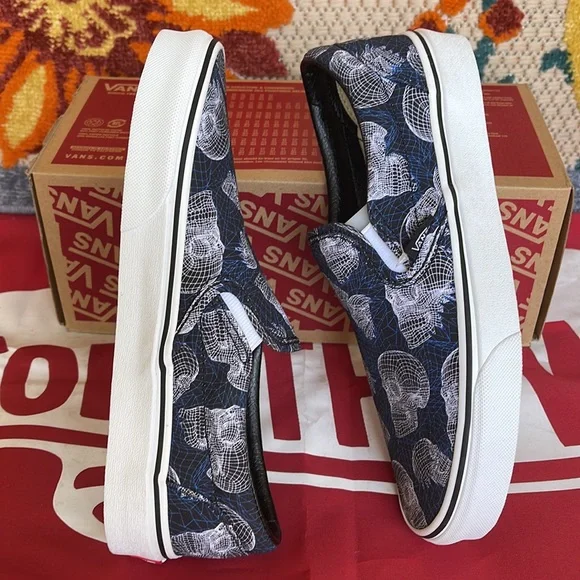 Vans Classic Slip-On
(Wireframe Skulls) Black/Trwht 
VNOA33TB9IB
WMNS sneakers - Picture 12 of 16